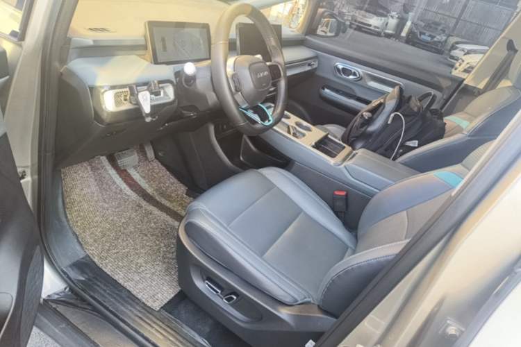 Used AION Y 2023 Younger Star Edition Left Front Seat