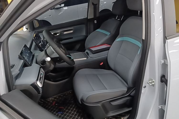 Used AION Y 2023 Younger Left Front Seat