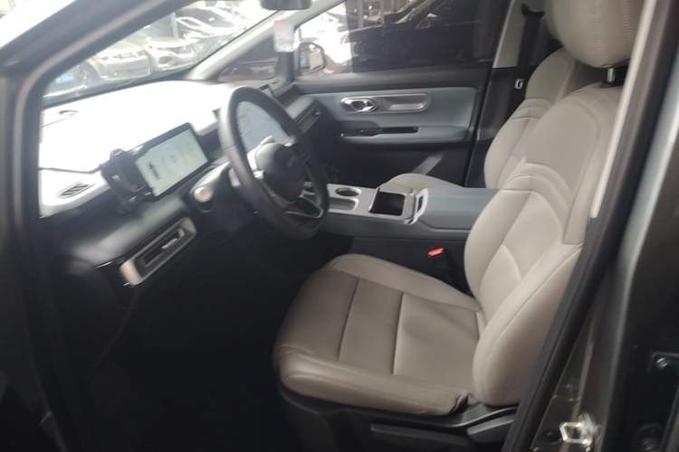 Used AION Y 2023 Younger Left Front Seat