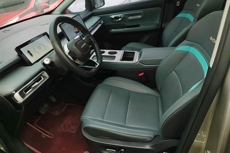 Used AION Y 2023 Plus 510 Smart Edition Left Front Seat
