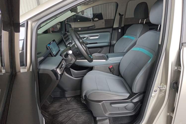 Used AION Y 2023 Younger Left Front Seat