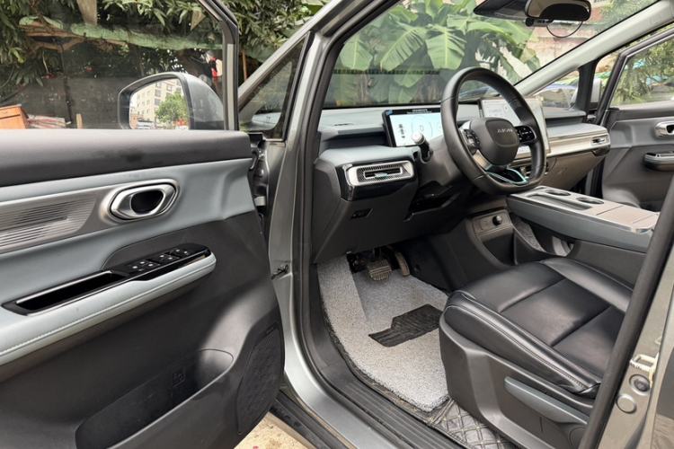 Used AION Y 2023 Younger Left Front Seat