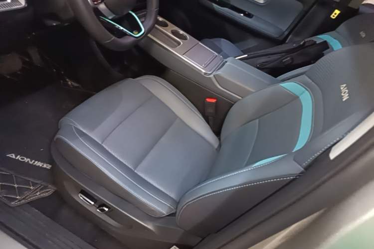 Used AION Y 2023 Plus 510 Tech Edition Left Front Seat