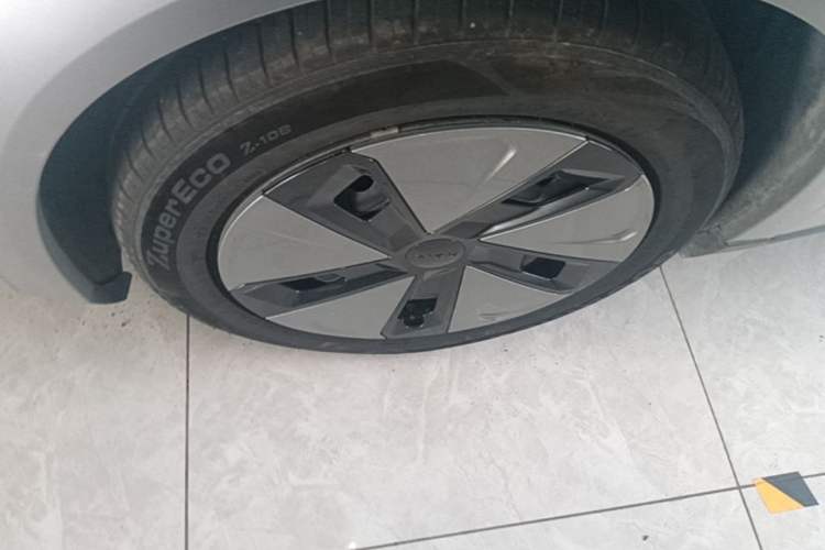 Used AION Y 2023 Plus 510 Enjoy Edition Left Front Wheel Hub