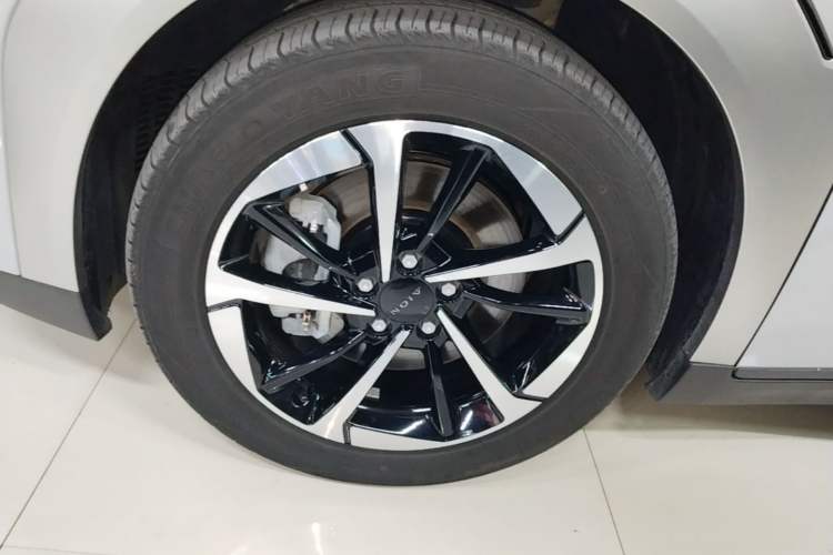 Used AION Y 2023 Plus 610 Smart Edition Ternary Lithium Left Front Wheel Hub
