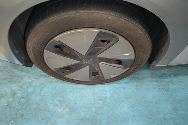 Used AION Y 2023 Plus 510 Enjoy Edition Left Front Wheel Hub