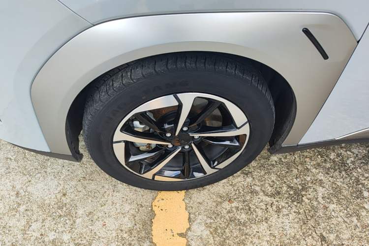 Used AION Y 2023 Plus 510 Smart Edition Left Front Wheel Hub