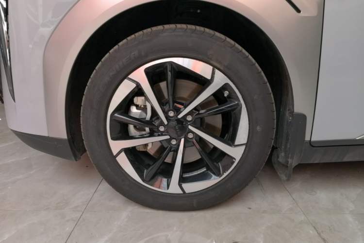 Used AION Y 2023 Plus 510 Smart Edition Left Front Wheel Hub