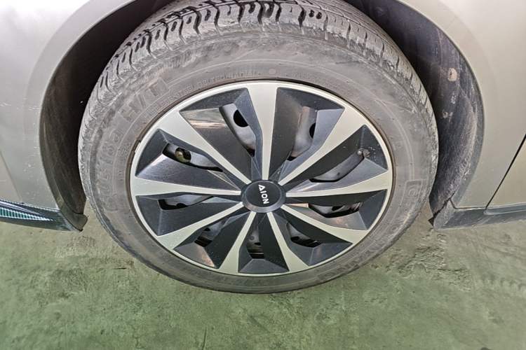 Used AION Y 2023 Plus 510 Enjoy Edition Left Front Wheel Hub