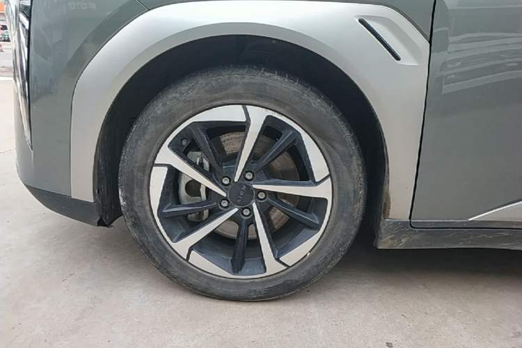 Used AION Y 2023 Plus 510 Smart Edition Left Front Wheel Hub