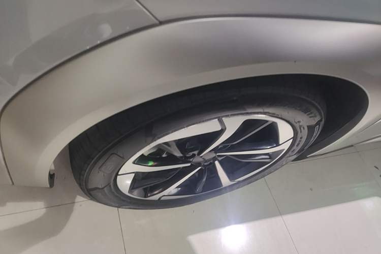 Used AION Y 2023 Plus 510 Smart Edition Left Front Wheel Hub