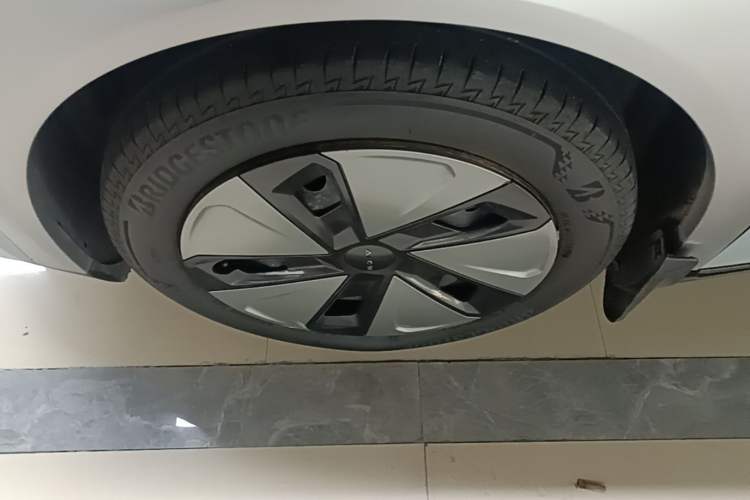 Used AION Y 2023 Plus 510 Enjoy Edition Left Front Wheel Hub