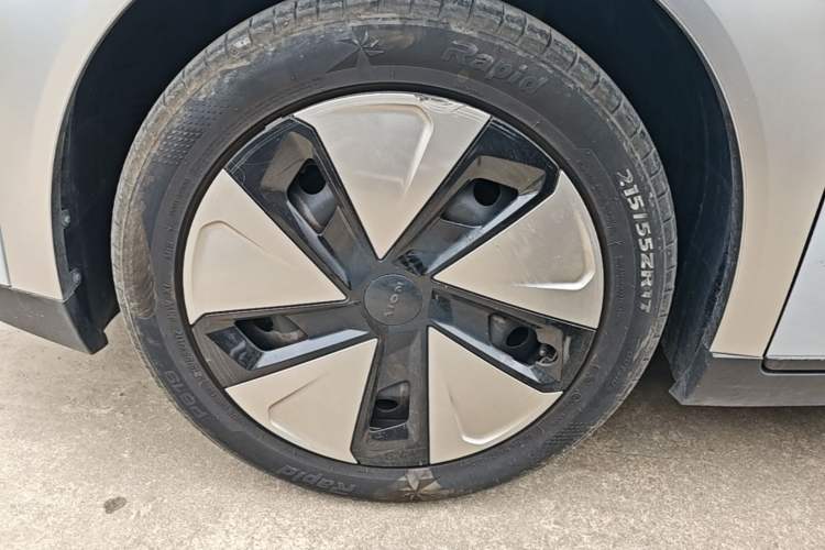 Used AION Y 2023 Plus 610 Enjoy Edition Left Front Wheel Hub