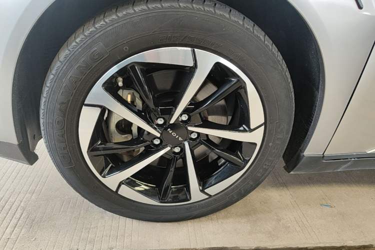 Used AION Y 2023 Plus 510 Smart Edition Left Front Wheel Hub