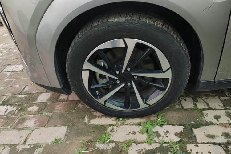 Used AION Y 2023 Plus 510 Smart Edition Left Front Wheel Hub