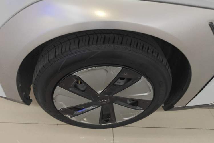 Used AION Y 2023 Plus 510 Enjoy Edition Left Front Wheel Hub