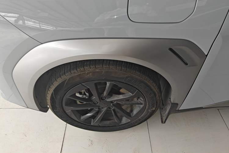 Used AION Y 2023 Plus 510 Smart Edition Left Front Wheel Hub