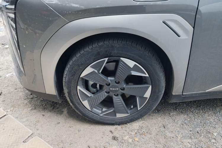 Used AION Y 2023 Plus 510 Enjoy Edition Left Front Wheel Hub