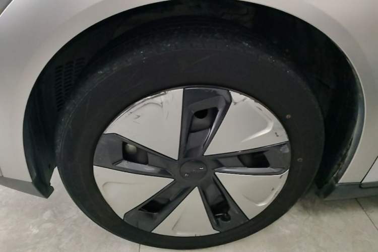 Used AION Y 2023 Plus 510 Enjoy Edition Left Front Wheel Hub