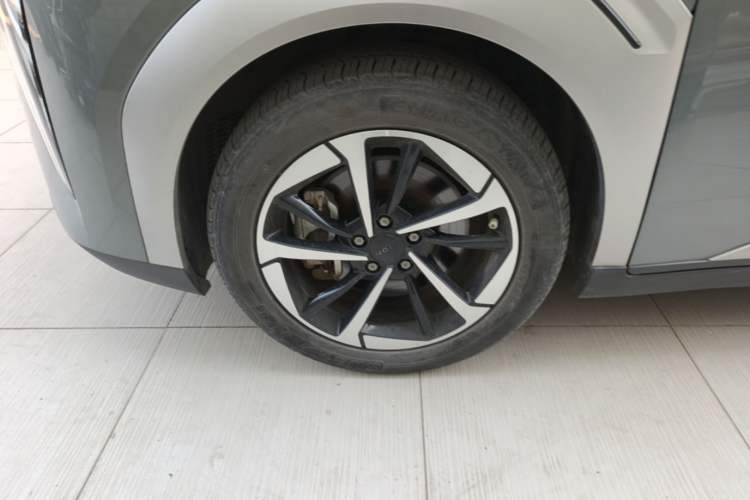 Used AION Y 2023 Plus 510 Smart Edition Left Front Wheel Hub