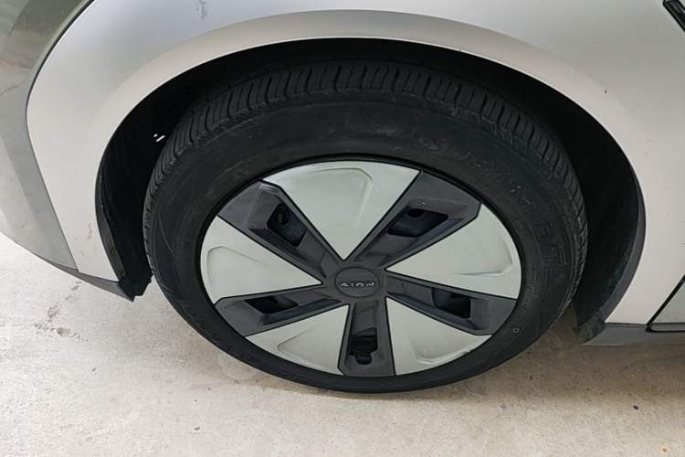 Used AION Y 2023 Plus 510 Enjoy Edition Left Front Wheel Hub