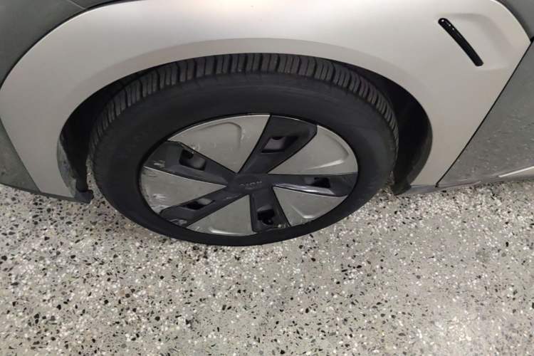 Used AION Y 2023 Plus 510 Enjoy Edition Left Front Wheel Hub
