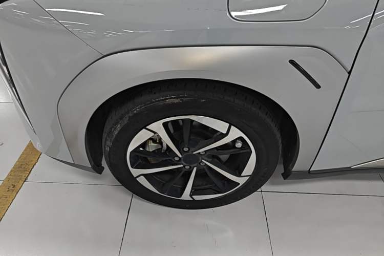 Used AION Y 2023 Plus 510 Smart Edition Left Front Wheel Hub