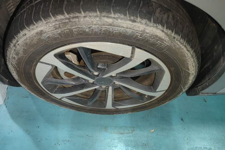 Used AION Y 2023 Plus 510 Smart Edition Left Front Wheel Hub