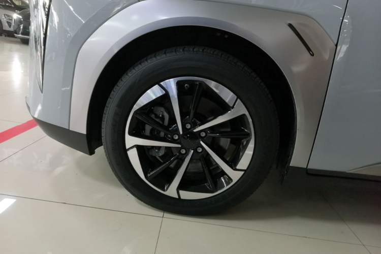 Used AION Y 2023 Plus 510 Smart Edition Left Front Wheel Hub