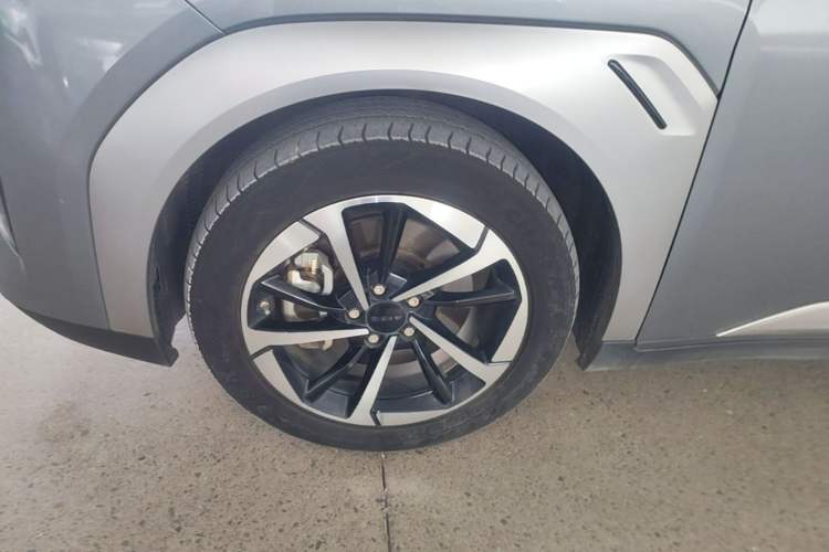 Used AION Y 2023 Plus 510 Smart Edition Left Front Wheel Hub