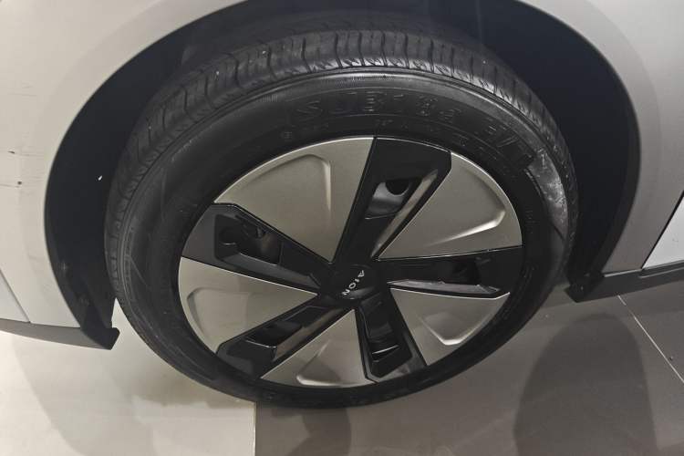 Used AION Y 2023 Plus 510 Enjoy Edition Left Front Wheel Hub