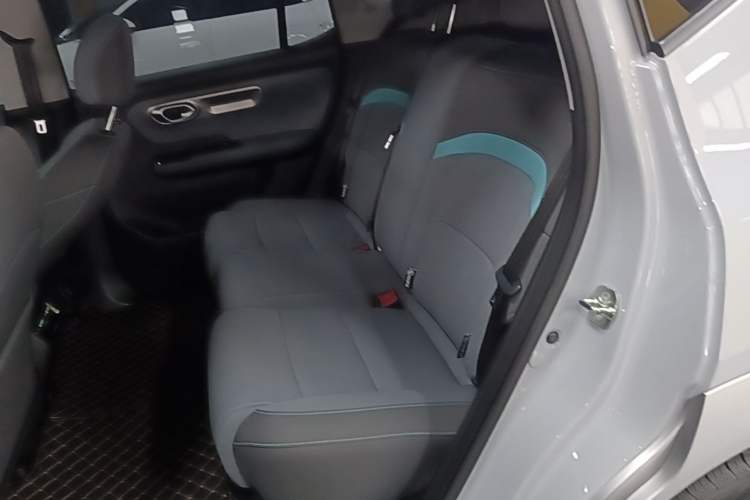 Used AION Y 2023 Younger Left Rear Seat