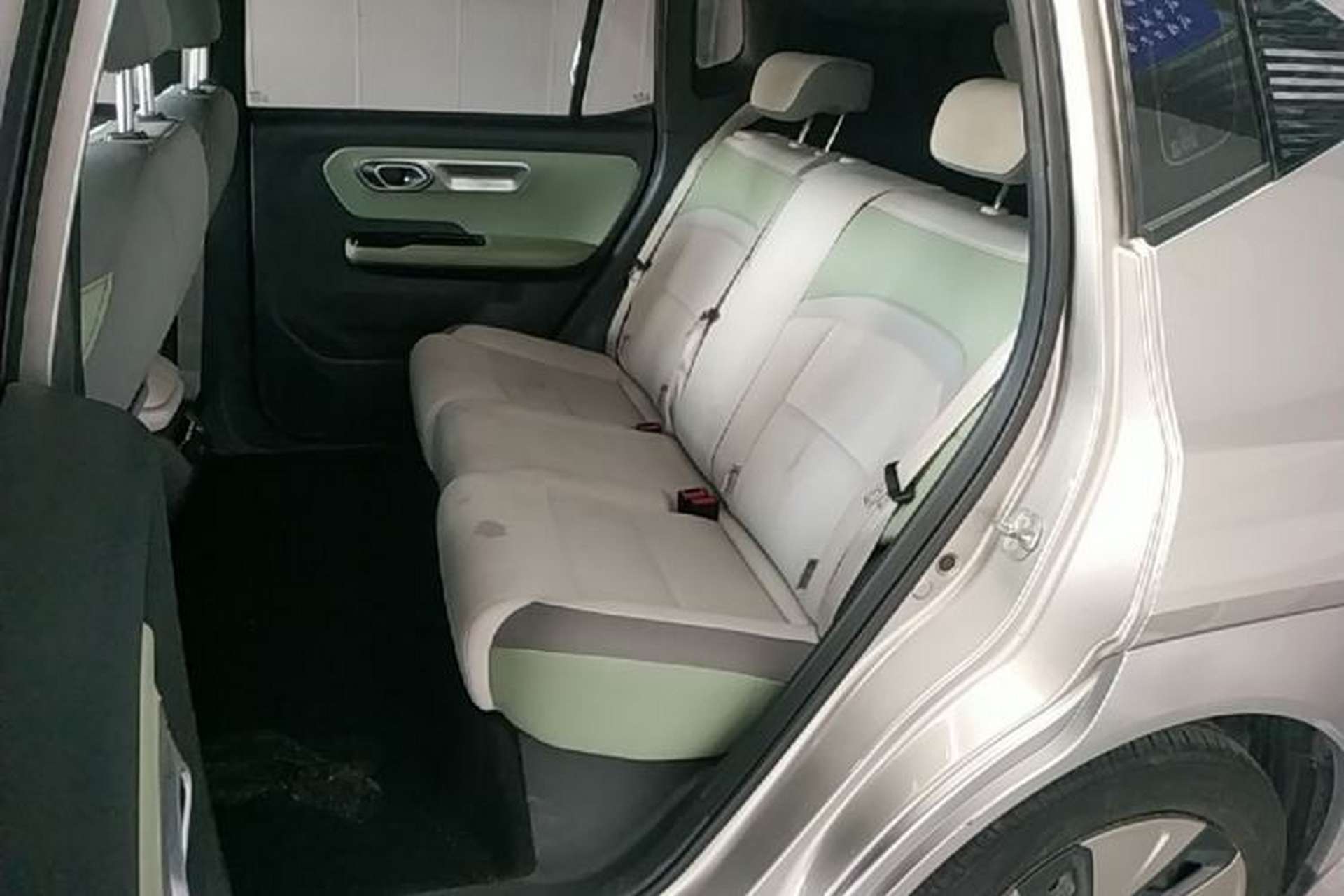 Used AION Y 2023 Younger Left Rear Seat