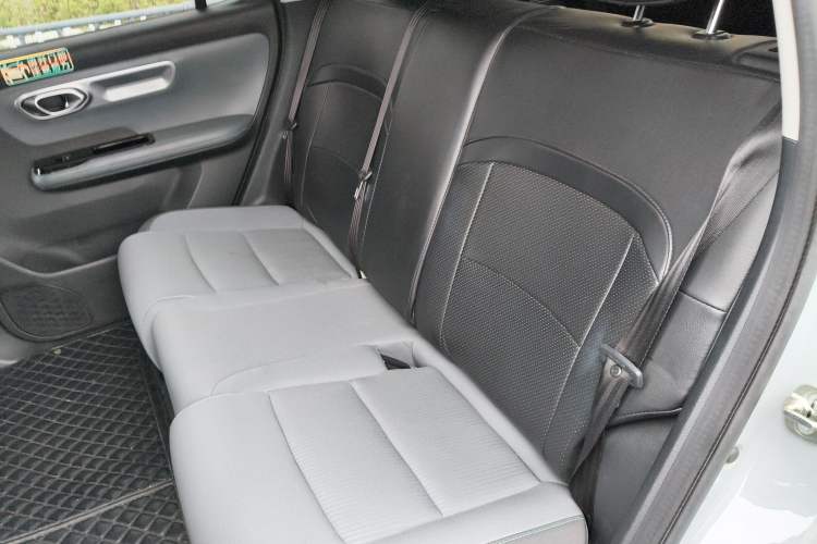 Used AION Y 2023 Younger Left Rear Seat