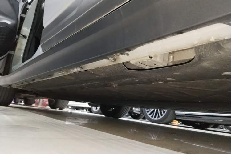 Used AION Y 2023 Plus 610 Smart Edition Ternary Lithium Left Side Sill