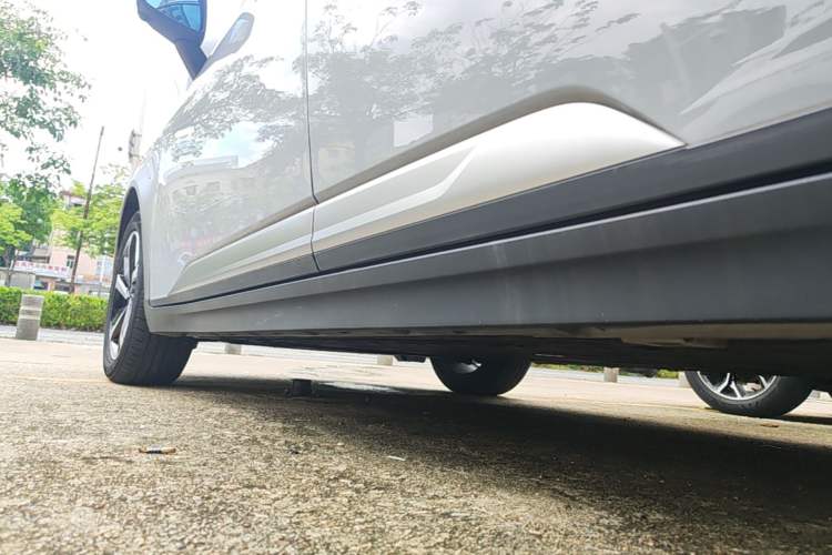 Used AION Y 2023 Plus 510 Smart Edition Left Side Sill