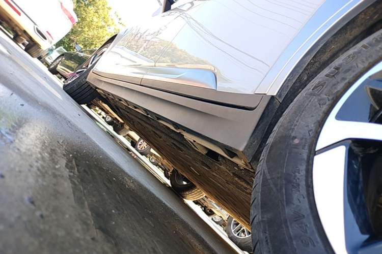 Used AION Y 2023 Plus 510 Smart Edition Left Side Sill