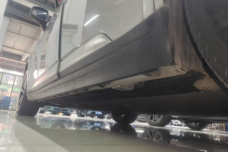 Used AION Y 2023 Plus 510 Smart Edition Left Side Sill