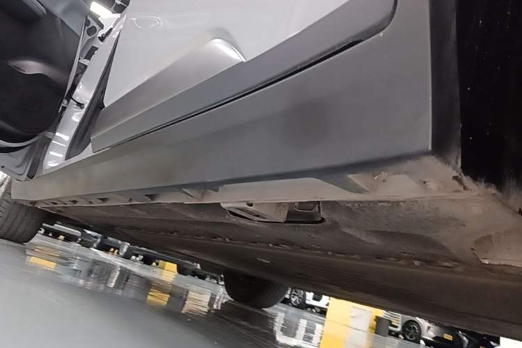 Used AION Y 2023 Younger Left Side Sill