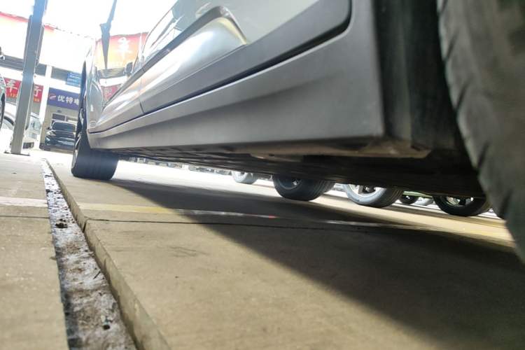 Used AION Y 2023 Plus 510 Smart Edition Left Side Sill