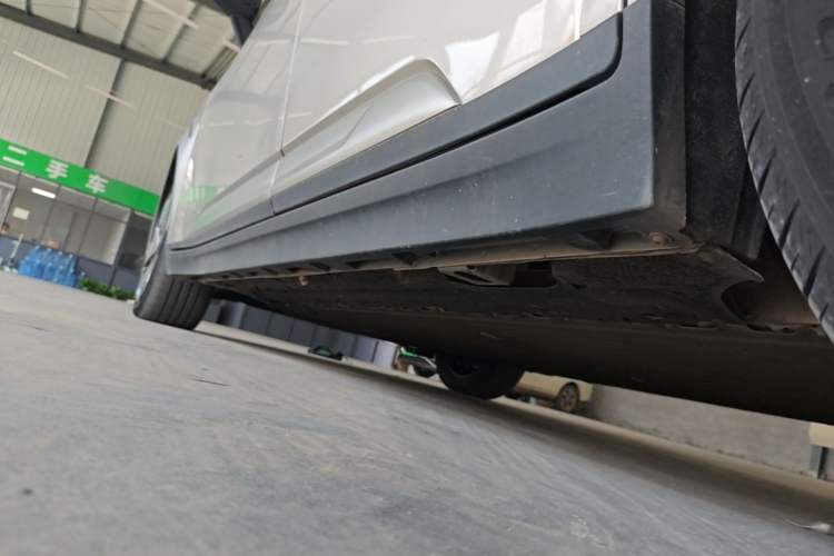 Used AION Y 2023 Younger Left Side Sill