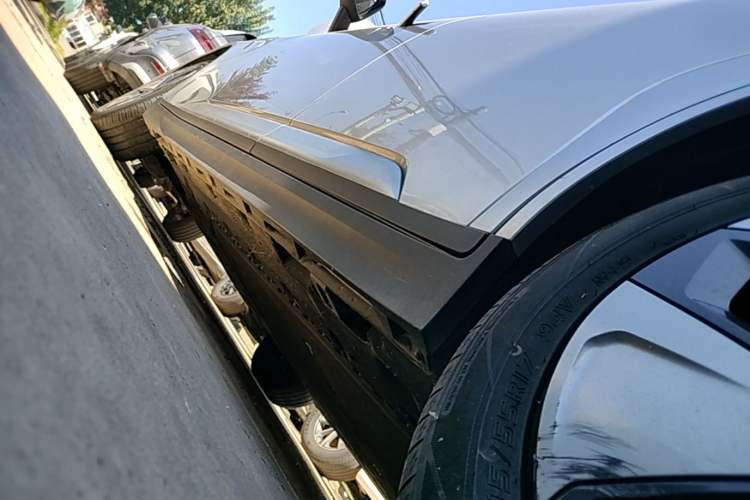 Used AION Y 2023 Younger Left Side Sill