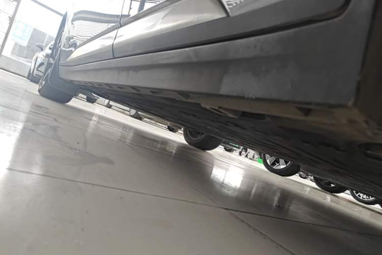 Used AION Y 2023 Plus 510 Smart Edition Left Side Sill