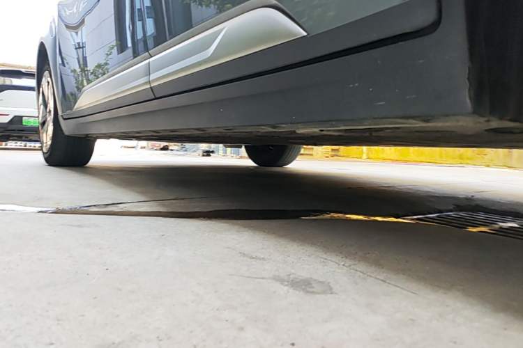 Used AION Y 2023 Plus 510 Enjoy Edition Left Side Sill