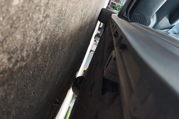 Used AION Y 2023 Plus 610 Enjoy Edition Left Side Sill