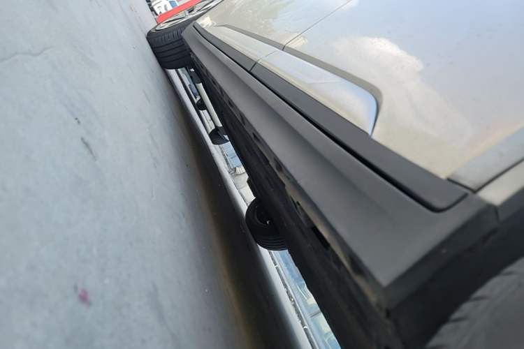 Used AION Y 2023 Plus 510 Enjoy Edition Left Side Sill