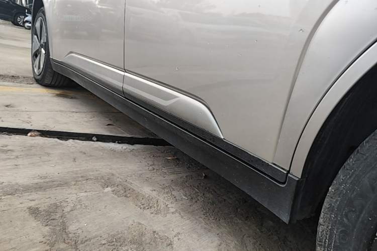 Used AION Y 2023 Plus 610 Enjoy Edition Left Side Sill
