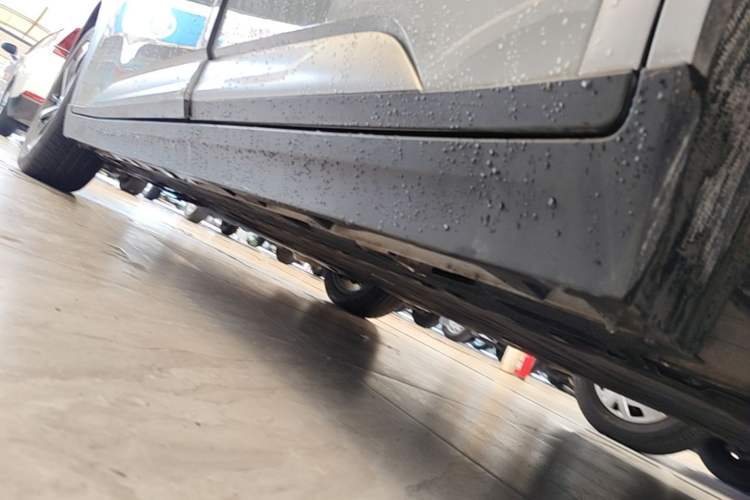 Used AION Y 2023 Plus 510 Smart Edition Left Side Sill