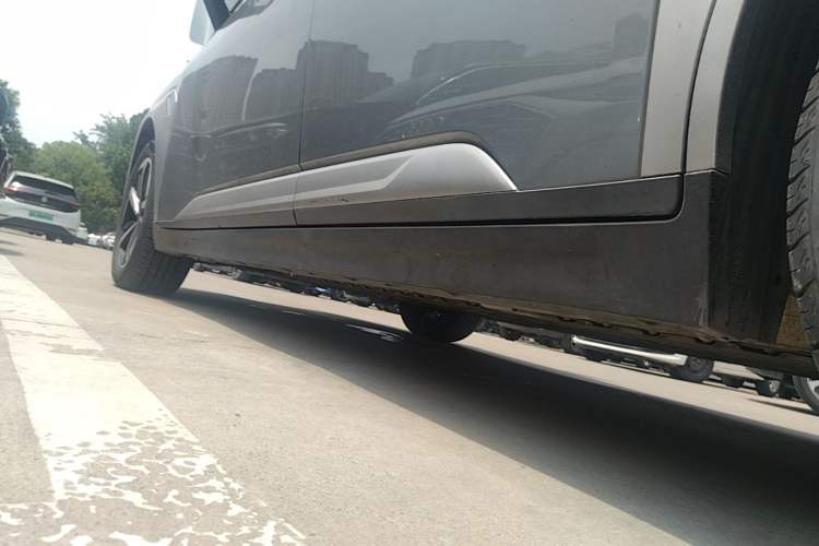 Used AION Y 2023 Plus 510 Smart Edition Left Side Sill