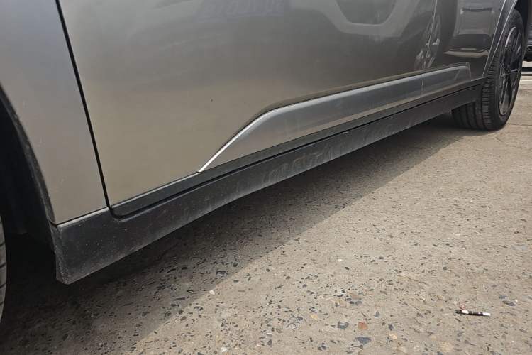 Used AION Y 2023 Plus 510 Enjoy Edition Left Side Sill